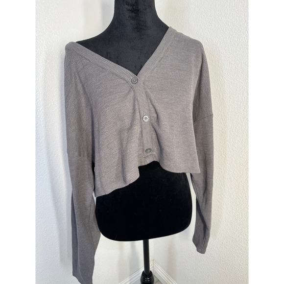 Aeropostale Cropped Cardigan Top Gray Long Sleeve V Neck Knitwear Womens Large - Picture 1 of 9